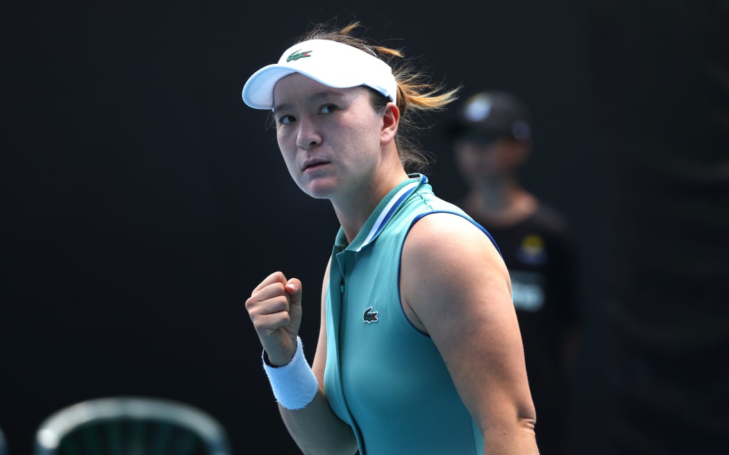 Nowozelandka Lulu Sun podczas meczu z Macarleyem Kesslerem na ASB Classic w Auckland.