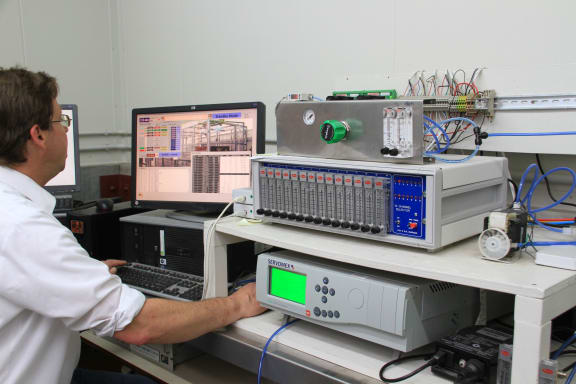Stefan Muetzel is monitoring results coming in from the respiration chambers.
