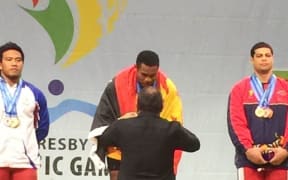 Steven Kari, PNG weightlifter receiving medal