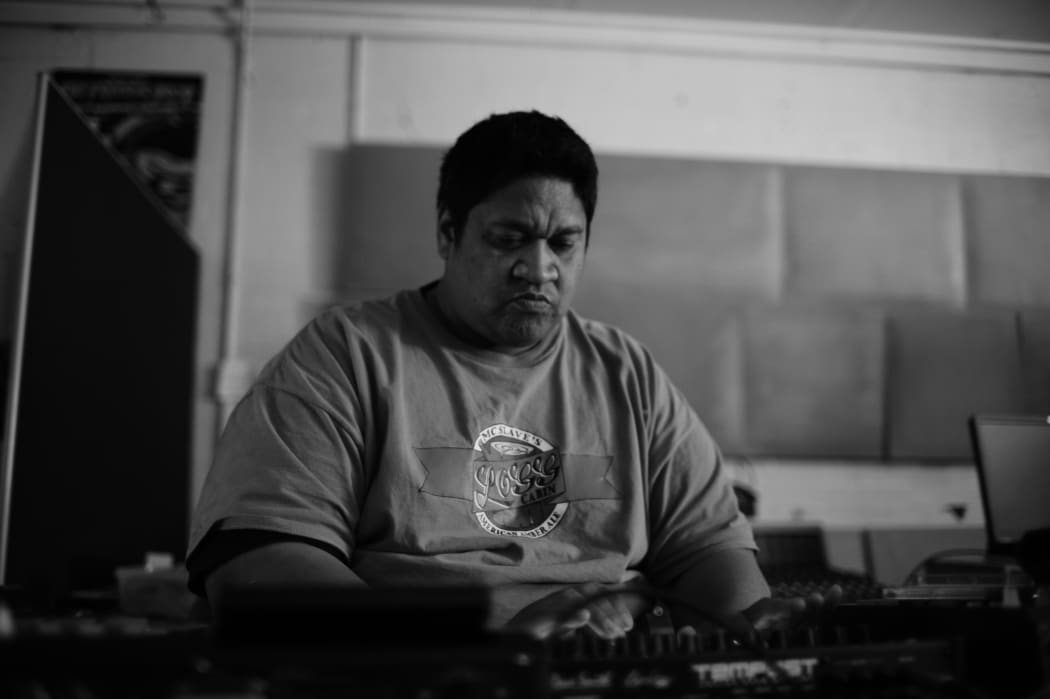 DJ Fitchie AKA Mu behind the controls