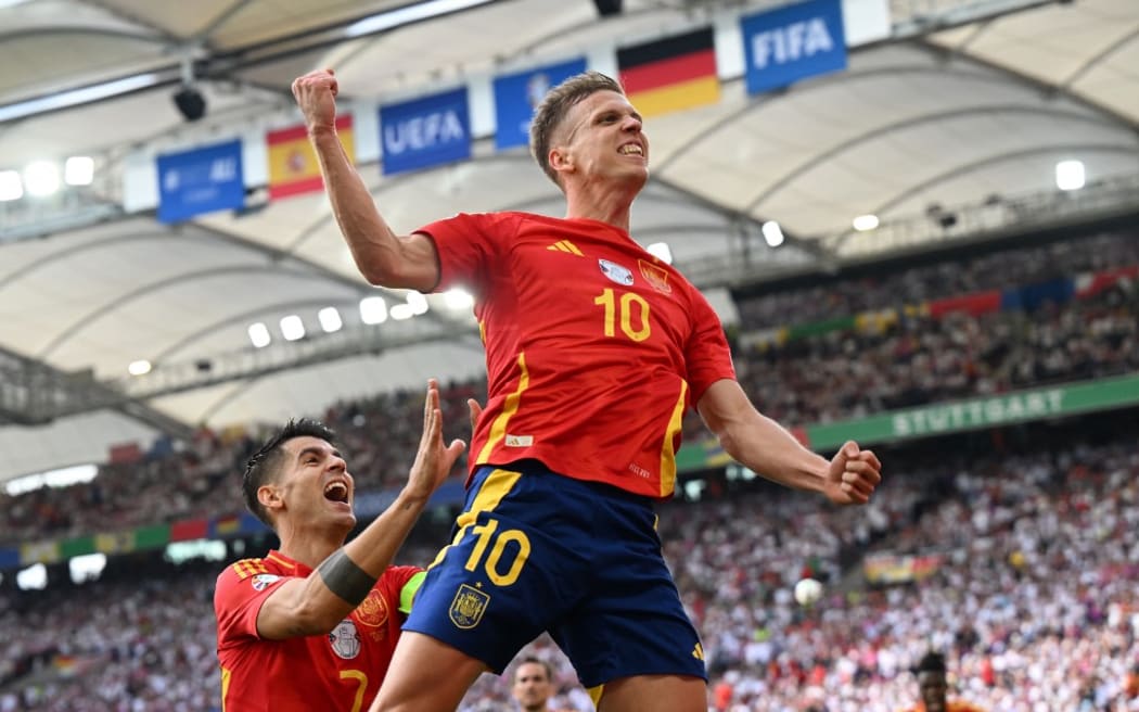 05 July 2024, Baden-Württemberg, Stuttgart: Soccer, UEFA Euro 2024, European Championship, Spain - Germany, Final round, Quarter-final, Stuttgart Arena, Spain's Dani Olmo celebrates with Spain's Alvaro Morata after his goal to make it 1-0. Photo: Federico Gambarini/dpa (Photo by FEDERICO GAMBARINI / DPA / dpa Picture-Alliance via AFP)