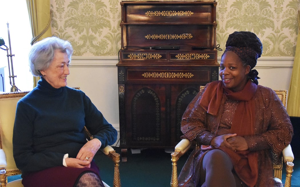 A handout picture released by Royal Communications shows Lady Susan Hussey (L) meeting Ngozi Fulani, founder of the charity Sistah Space, in the Regency room at Buckingham Palace in London on December 16, 2022. - Buckingham Palace declared a reconciliation between Prince William's godmother and a black British woman who was repeatedly asked where she was "really" from. (Photo by Handout / BUCKINGHAM PALACE / AFP) / XGTY - RESTRICTED TO EDITORIAL USE - MANDATORY CREDIT "AFP PHOTO / ROYAL COMMUNICATIONS" - TO ILLUSTRATE THE EVENT AS SPECIFIED IN THE CAPTION - NO MERCHANDISING NO MARKETING NO ADVERTISING CAMPAIGNS - DISTRIBUTED AS A SERVICE TO CLIENTS - NO SALES - NO DIGITAL ENHANCEMENT, MANIPULATION OR MODIFICATION - NOT TO BE USED AFTER JANUARY 16, 2023 WITHOUT PRIOR PERMISSION FROM ROYAL COMMUNICATIONS /