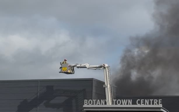 Large blaze at Botany Town Centre in Auckland under control | RNZ