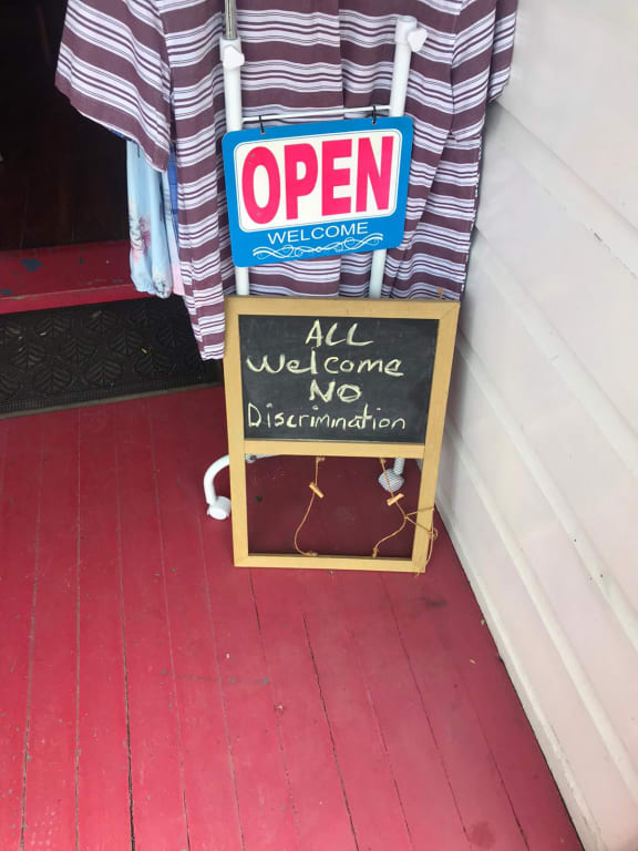 A sign allowing unvaccinated people at a Whangārei business.