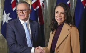 Australian Prime Minister Anthony Albanese (L) shakes hands with New Zealand Prime Minister Jacinda Ardern ahead of a bilateral meeting in Sydney on June 10, 2022.