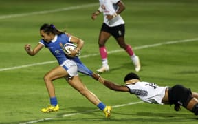 DUBAI, UNITED ARAB EMIRATES - OCTOBER 05: Karla Wright-Akeli of Samoa breaks clear from the tackle of Aviame Veidreyaki of Fiji to score a try during the WXV 3 2024 match between Fiji and Samoa at The Sevens 2 Stadium on October 05, 2024 in Dubai, United Arab Emirates. (Photo by Christopher Pike - World Rugby/World Rugby via Getty Images)
