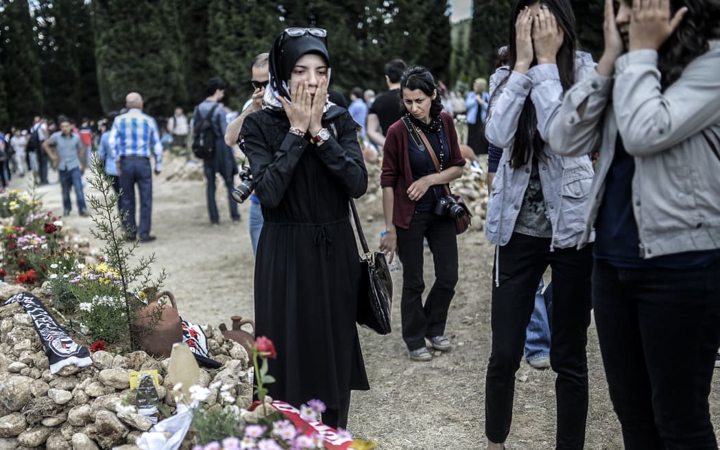 People mourning in a graveyard in Soma three days after the mine explosion.
