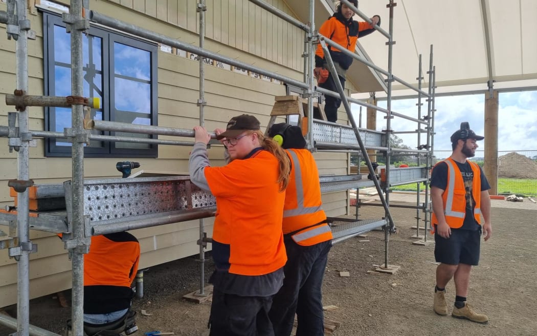 Fourteen rangatahi are learning carpentry skills building a house at Tokaora.