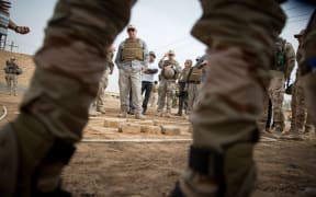 John Key talks with Iraqi troops and New Zealand trainers.