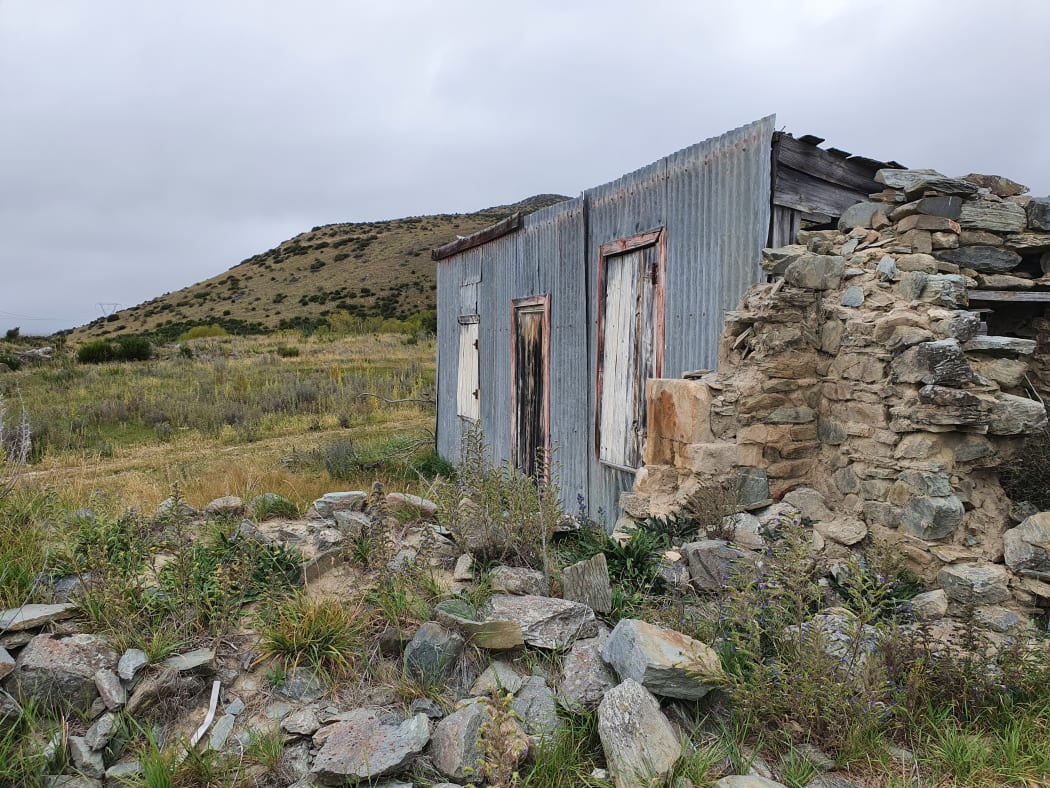 A ruined farm building in Waitaki Valley