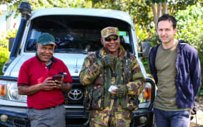Johnny Blades with PNG earthquake response official, Matthew Waram and PNG Defence Force soldier Kavin Haihe