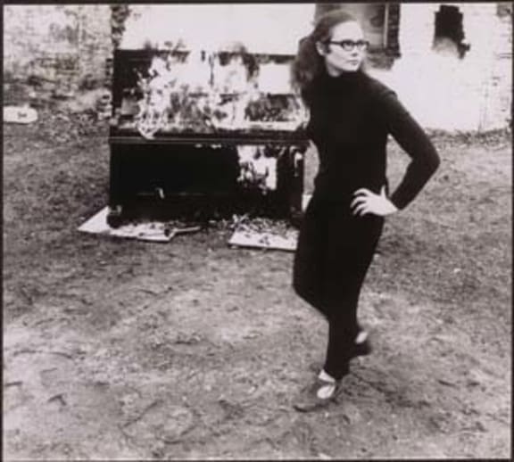 Annea Lockwood - pianoburning