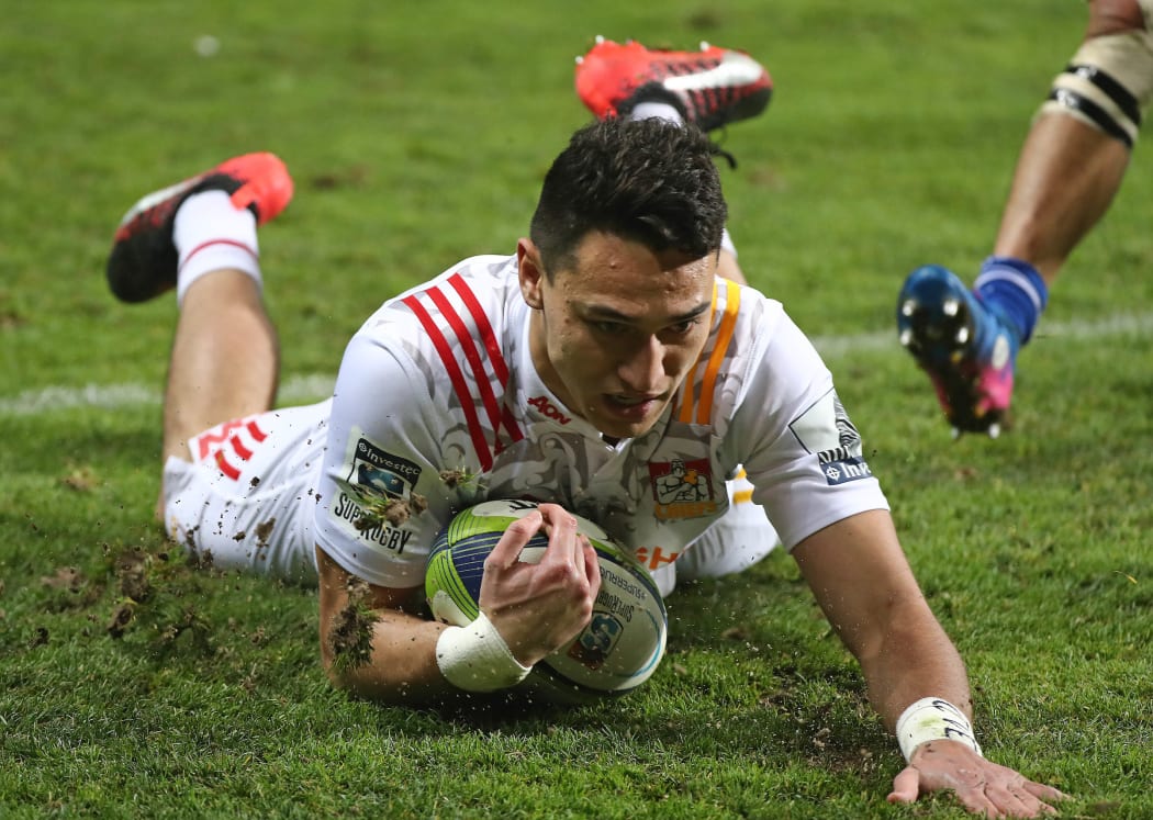 Shaun Stevenson of the Chiefs scores a try during the 2017 Super Rugby Quarter Final match between the Stormers and the Chiefs at Newlands Stadium, Cape Town on 22 July 2017.