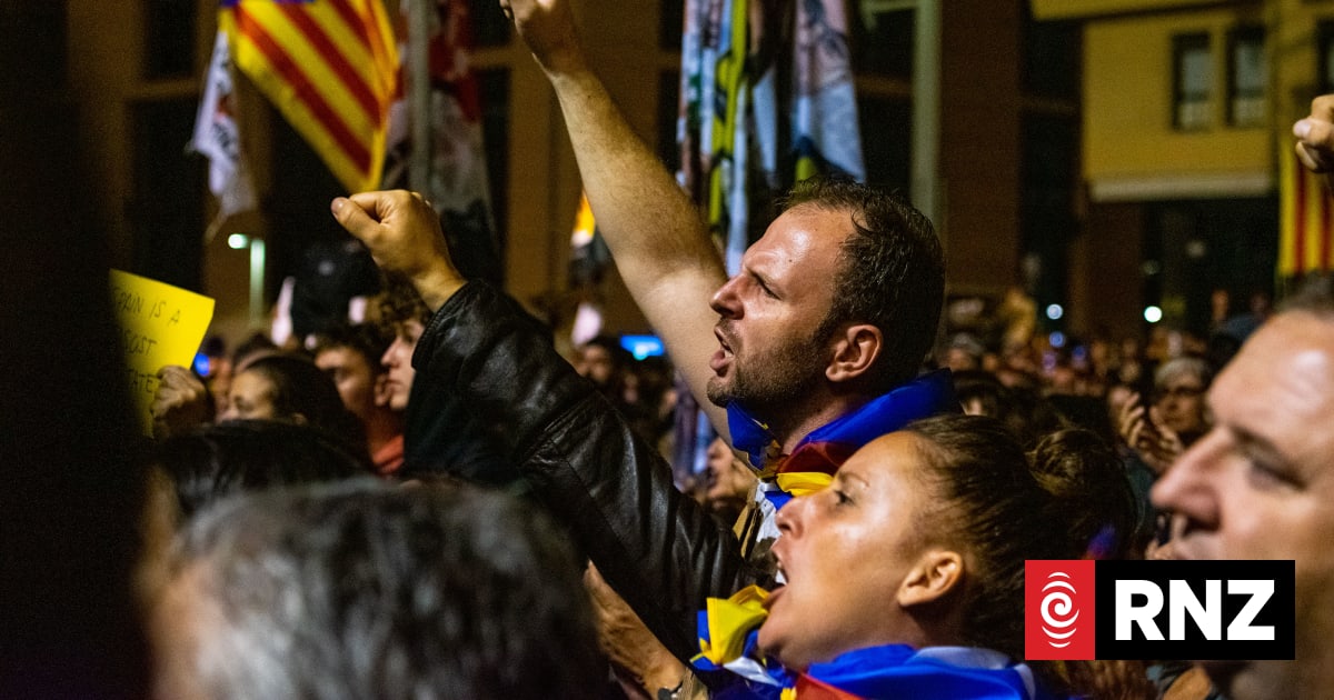 Mass protests as Spain sentences Catalan political leaders