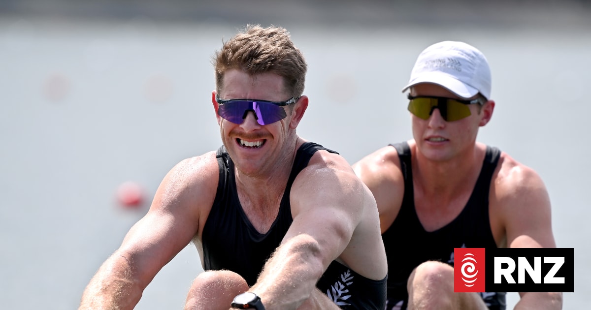 Gold for NZ! Rowing pair win world champs men's pair final | RNZ