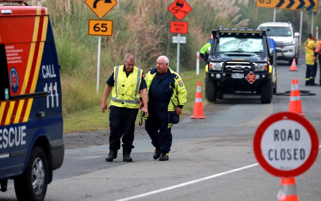 A scrub fire is burning in Kaipara, closing part of SH16