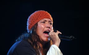 Toni Childs of the US performs during the Bluefest at Byron Bay on April 13, 2009. The five-day event attracted 85,000 fans from 25 countries.  AFP PHOTO/David Hancock      GETTY OUT (Photo by DAVID HANCOCK / AFP)