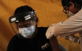 A healthcare worker gives a dose of COVISHIELD, a coronavirus (COVID-19) vaccine manufactured by Serum Ins(Photo by Mayank Makhija/NurPhoto) (Photo by Mayank Makhija / NurPhoto / NurPhoto via AFP)