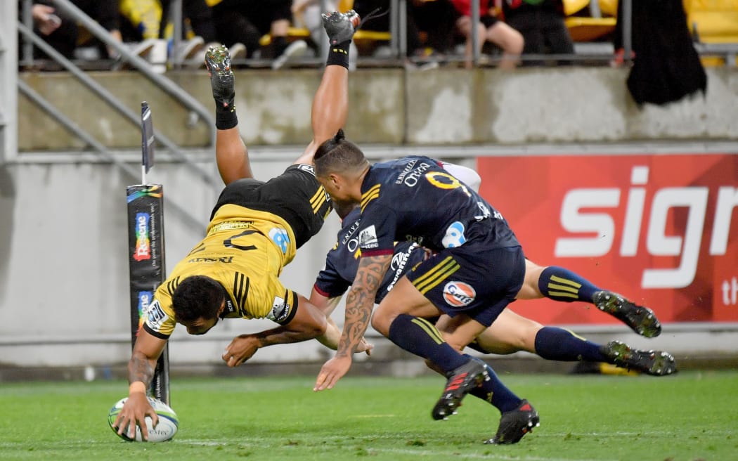 Hurricanes back Vince Aso scores.