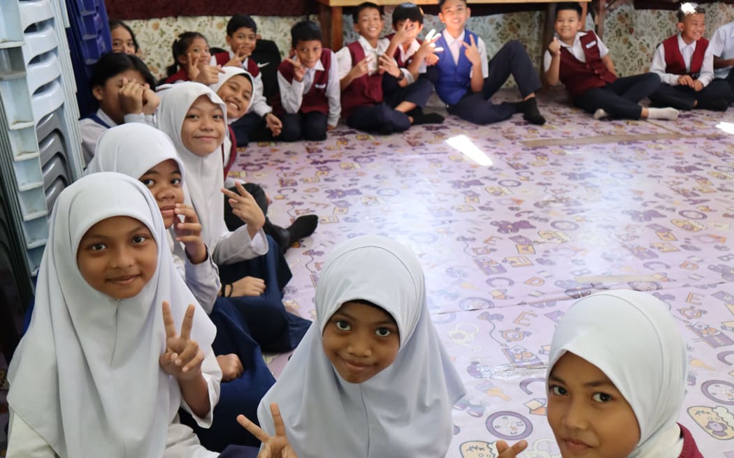 Etania School students