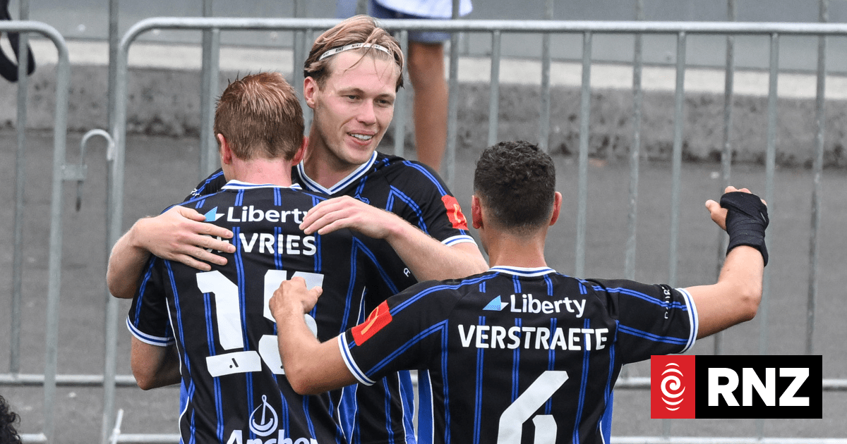 Auckland FC hold on for defiant win over Sydney FC