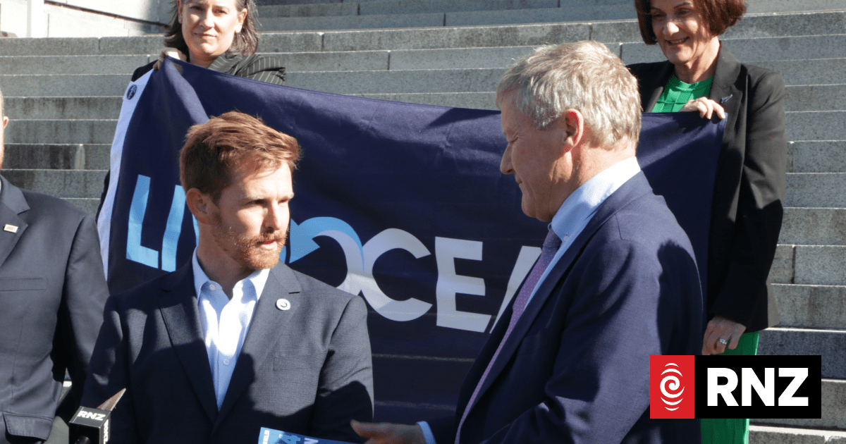 Ultra-marathon swimmer Jono Ridler delivers petition to ban bottom trawling to Parliament