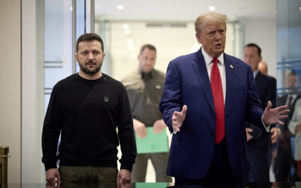 This handout photograph released by the Ukrainian presidential press service on September 27, 2024 shows Ukrainian President Volodymyr Zelensky (L) and Republican presidential nominee former US President Donald Trump meeting on September 27, 2024 in New York. - The meeting coincides with Zelensky's visit to New York for the United Nations General Assembly. (Photo by Handout / UKRAINIAN PRESIDENTIAL PRESS SERVICE / AFP) / RESTRICTED TO EDITORIAL USE - MANDATORY CREDIT "AFP PHOTO / UKRAINIAN PRESIDENTIAL PRESS SERVICE" - NO MARKETING NO ADVERTISING CAMPAIGNS - DISTRIBUTED AS A SERVICE TO CLIENTS