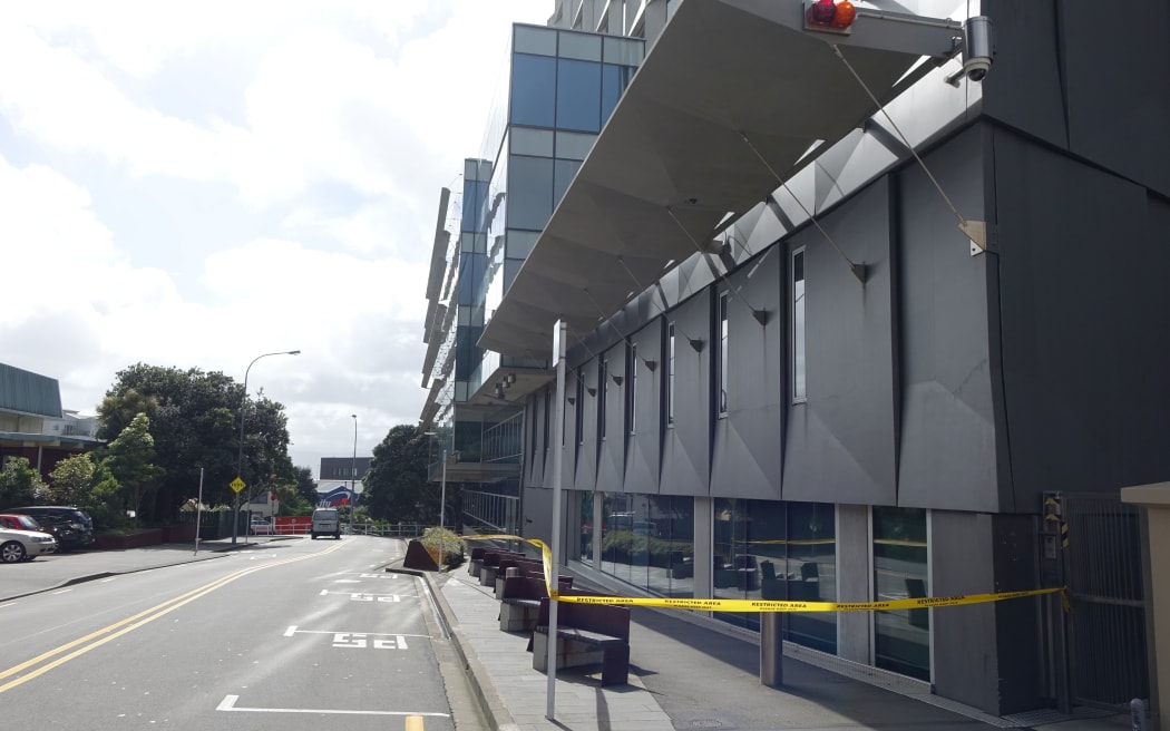 The cordon around Pipitea House.