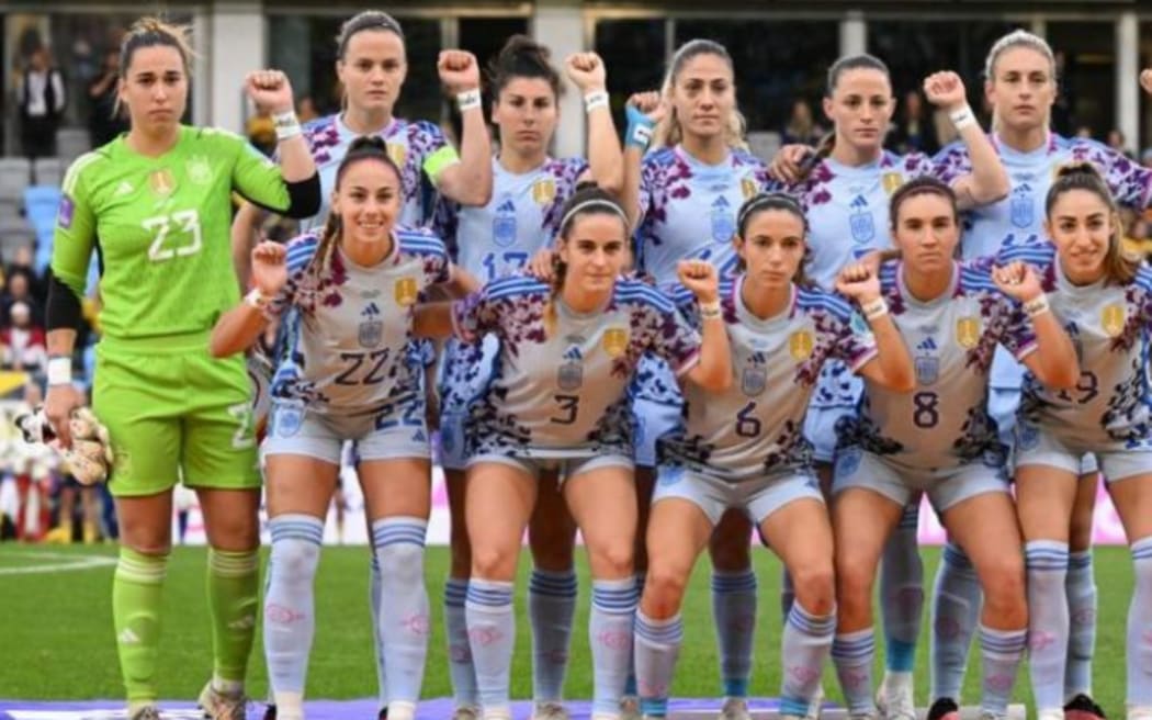 The Spanish players wore wristbands bearing the phrase "Se Acabo", which translates to English as "it's over"