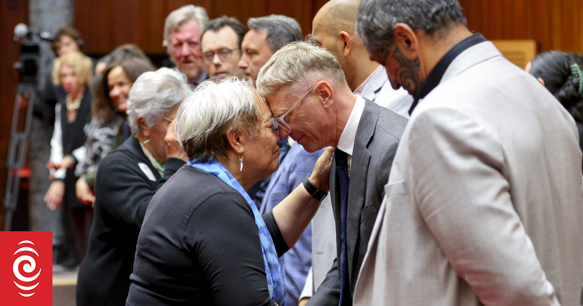 'A gesture of courage': Whanganui hapū celebrate settlement milestone