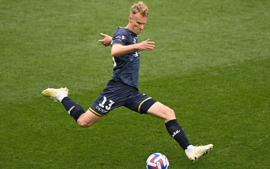 Nicholas Pennington of the Pheonix kicks the ball during the A-League Men's soccer match between the Melbourne City and Wellington Phoenix at AAMI Park in Melbourne, Sunday, October 30, 2022. (AAP Image/Morgan Hancock/ www.photosport.nz
