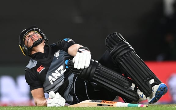 Glenn Phillips reacts to his knee popping out. 2020.