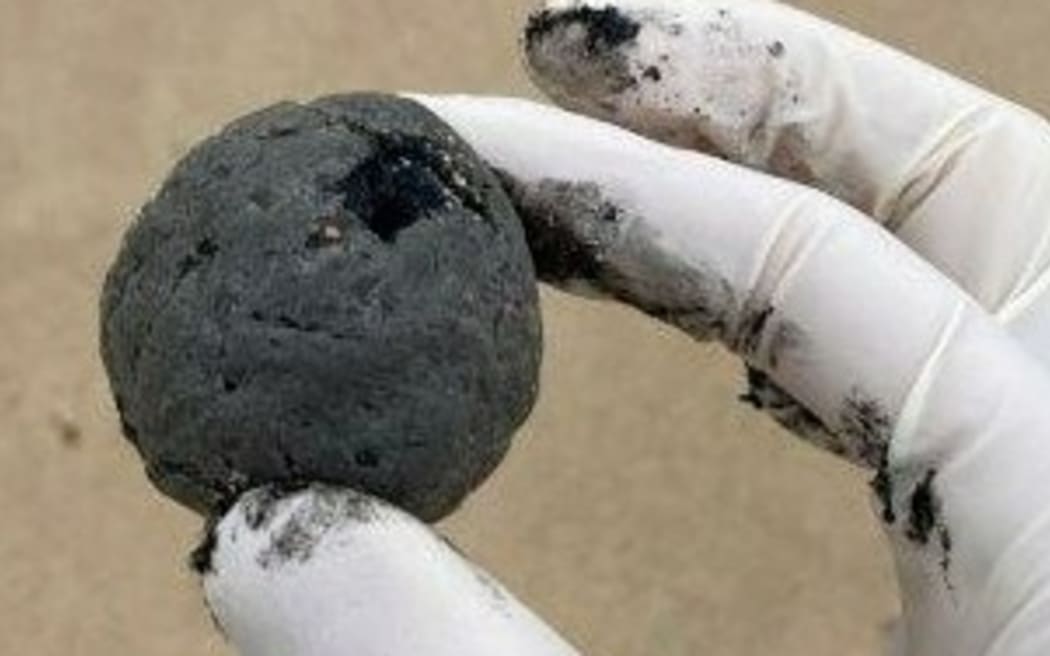 The black balls then surfaced at Clovelly Beach, Gordons Bay and the northern end of Maroubra Beach.