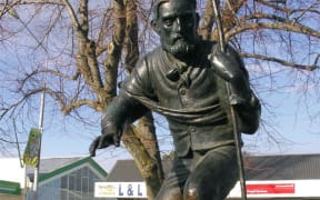 A statue commemorating lone shepherd James Mackenzie and his dog Friday in Fairlie