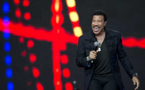 Lionel Richie drew a record crowd on Sunday at Glastonbury.