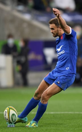 Melvyn Jaminet of France kicks the ball against Australia 2021.