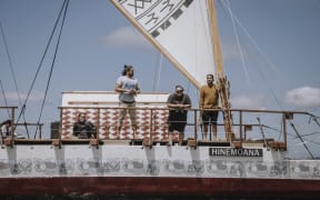 IA pose on Hinemoana waka