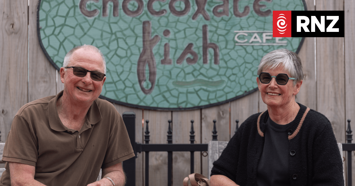 Wellington's popular Chocolate Fish Café, forced to shut by filmmaker Sir Peter Jackson's property company, opens for the last time