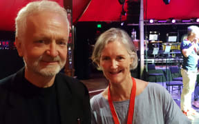 Peter Scholes, Eve de Castro-Robinson