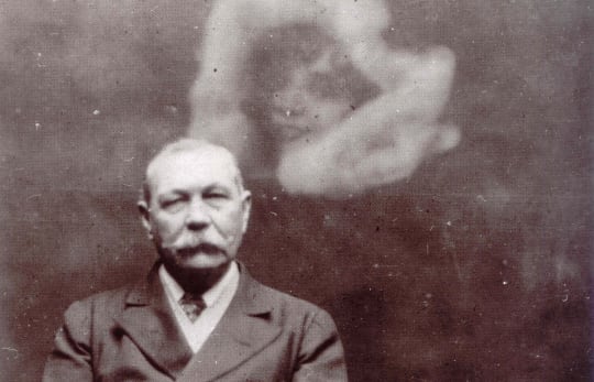 Spirit photograph taken of Sir Arthur Conan Doyle by Ada Deane, 1922