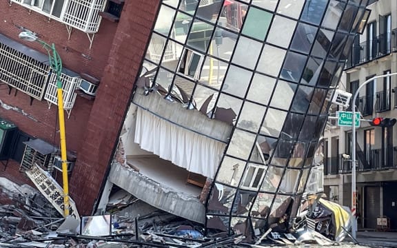 This photo taken by Taiwan's Central News Agency (CNA) on April 3, 2024 shows a damaged building in Hualien, after a major earthquake hit Taiwan's east. At least one person was feared dead and nearly 60 injured on April 3 by a powerful earthquake in Taiwan that damaged dozens of buildings and prompted tsunami warnings that extended to Japan and the Philippines before being lifted. (Photo by CNA / AFP) / China OUT - Macau OUT - Taiwan OUT / HONG KONG OUT - RESTRICTED TO EDITORIAL USE