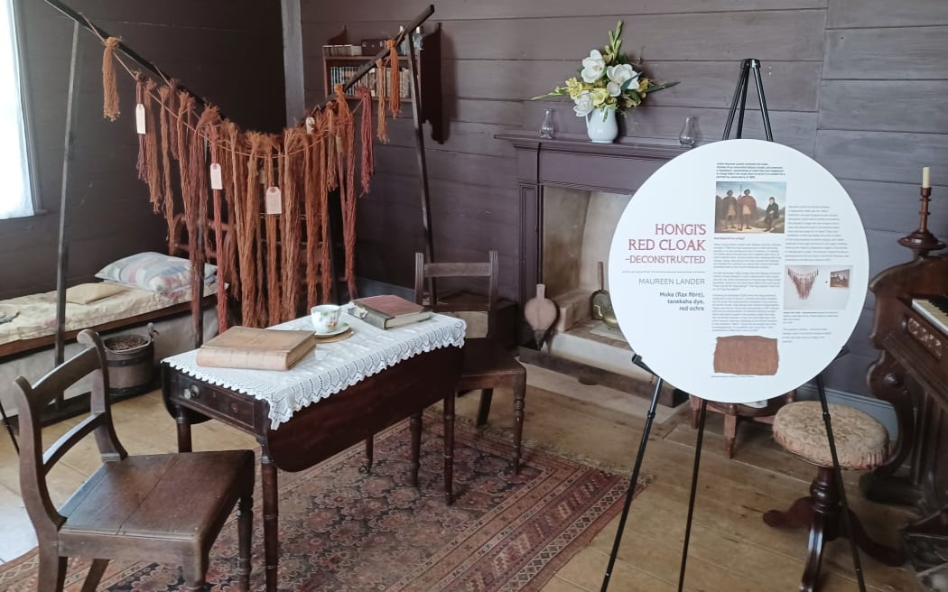 Responding to Hongi Hika's visit to Kemp House: Maureen Lander's Red Cloak