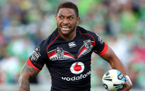 The Warriors wing Manu Vatuvei makes a break.