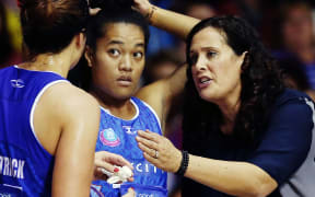 Mystics coach Debbie Fuller (right)