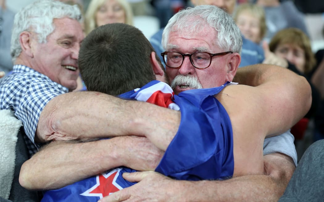 Tom Walsh embraces his dad Peter after winning the shot put world title in London.