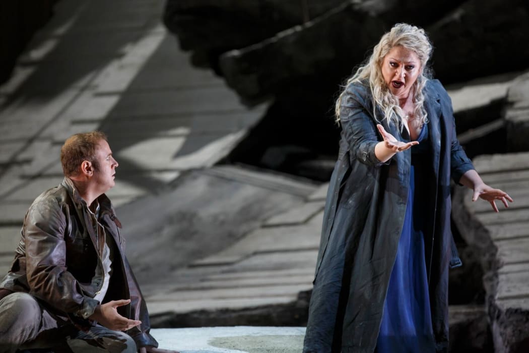 Lucas Meachem and Christine Goerke in Les TroyensLucas Meachem and Christine Goerke in Les Troyens