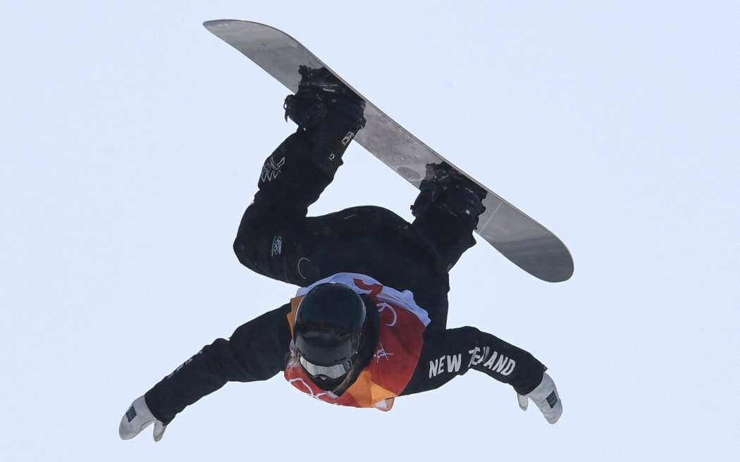 Zoi Sadowski Synnott competes in a run of the women's snowboard slopestyle final event at the Phoenix Park during the Pyeongchang 2018 Winter Olympic Games on February 12, 2018 in Pyeongchang. (Photo by FRANCOIS XAVIER MARIT / AFP)