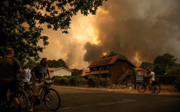France wildfire forces thousands to flee as tinder box conditions ...