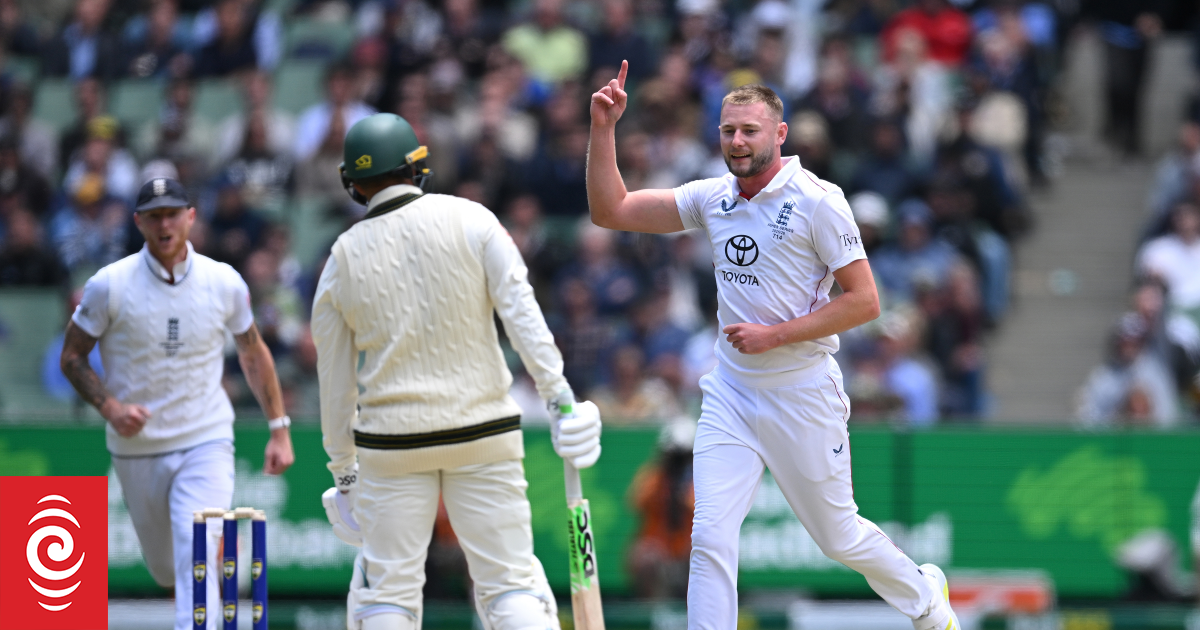 Australia farewell Khawaja, England fight for scraps in final Ashes clash