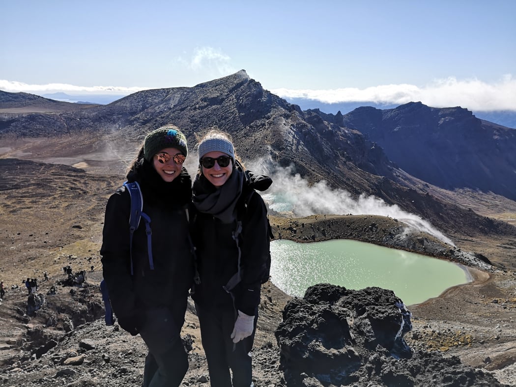 Susi Vormvald and Alina Stamm on the Tongariro Crossing.